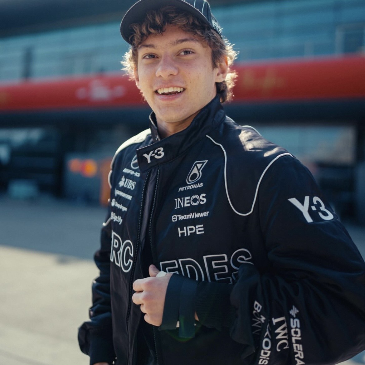 【代購】Y-3 × Mercedes-AMG Petronas F1 SS26 Logo-Detail Bomber Jacket  聯名飛行外套