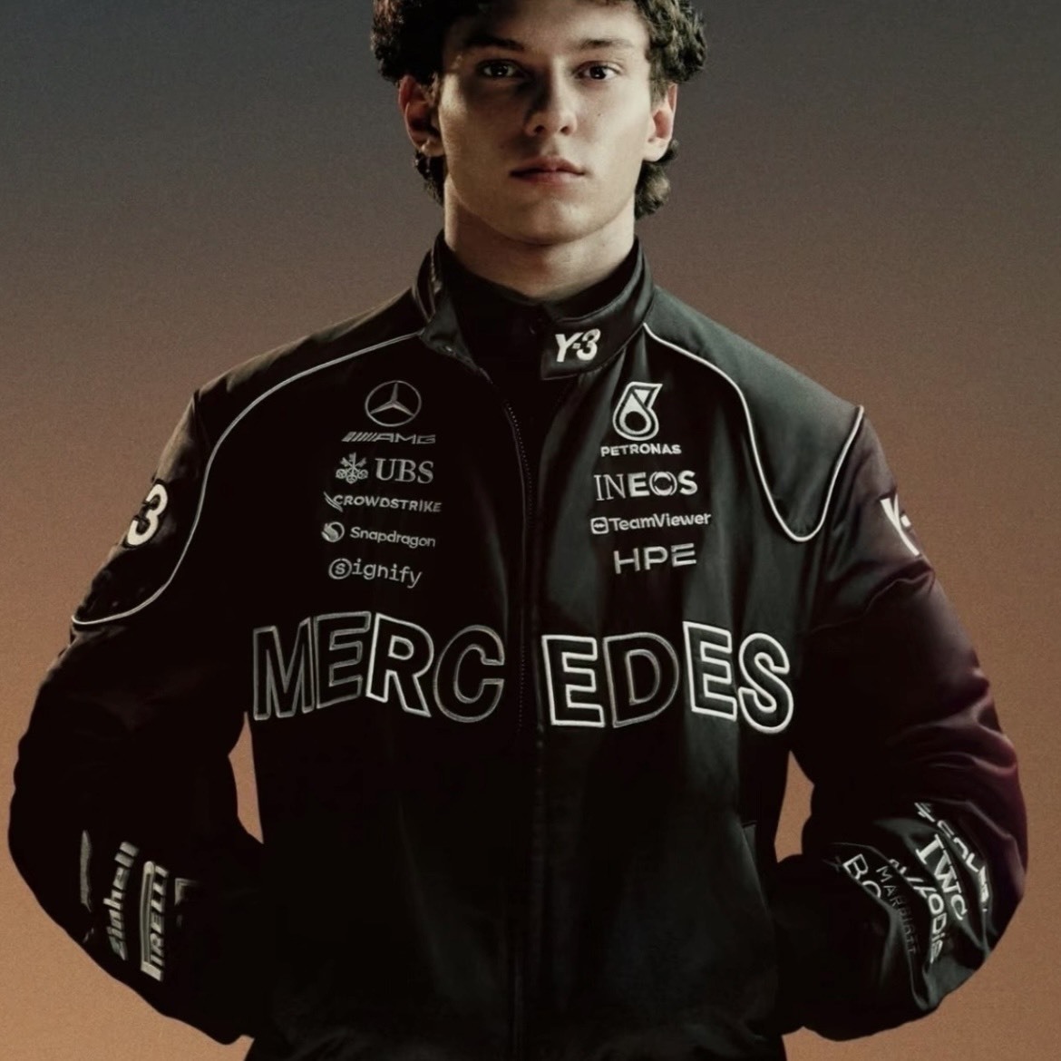 【代購】Y-3 × Mercedes-AMG Petronas F1 SS26 Logo-Detail Bomber Jacket  聯名飛行外套