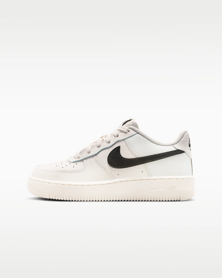 【預訂】 NIKE AIR FORCE 1 Essential 奶油白黑-GS