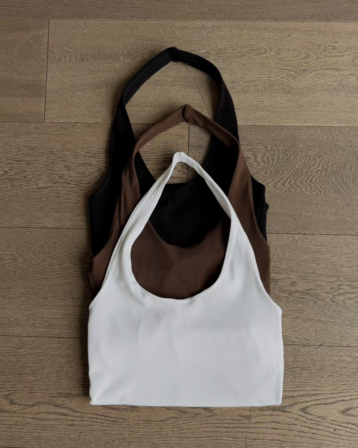 RD2622 halterneck copped top