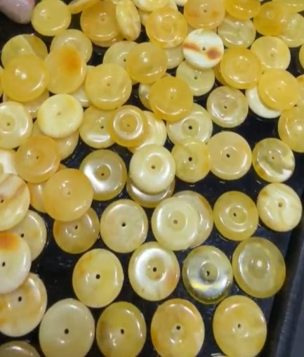 260321 - C1 雞油黃蜜蠟平安扣 + 送 玫瑰金針鏈手鏈