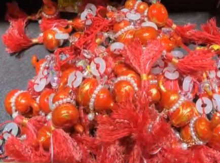 260321 - C4 大漆紅色葫蘆黑檀木掛件1件 （相同色系隨機圖案）