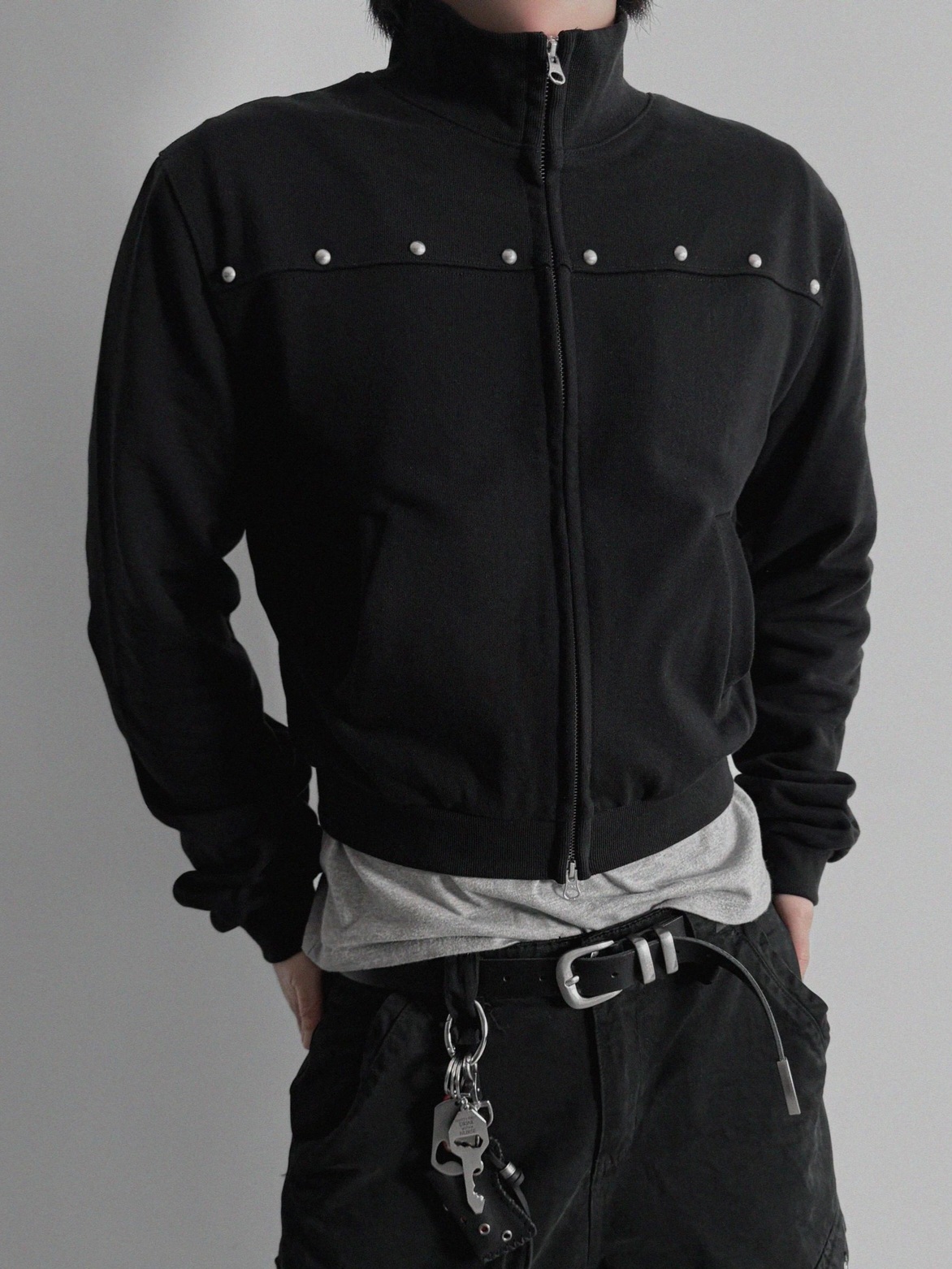 鉚釘高領短款夾克