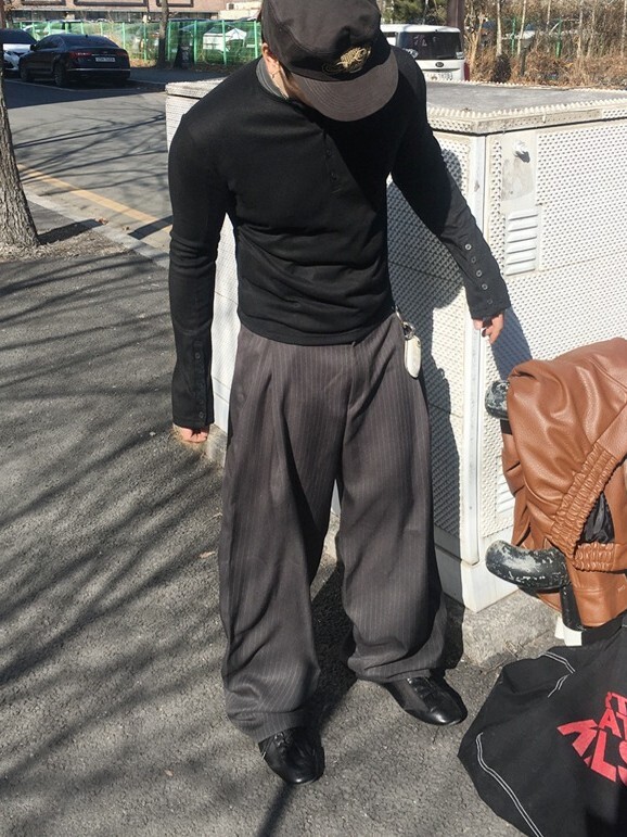 D型環條紋寬休閒西裝褲