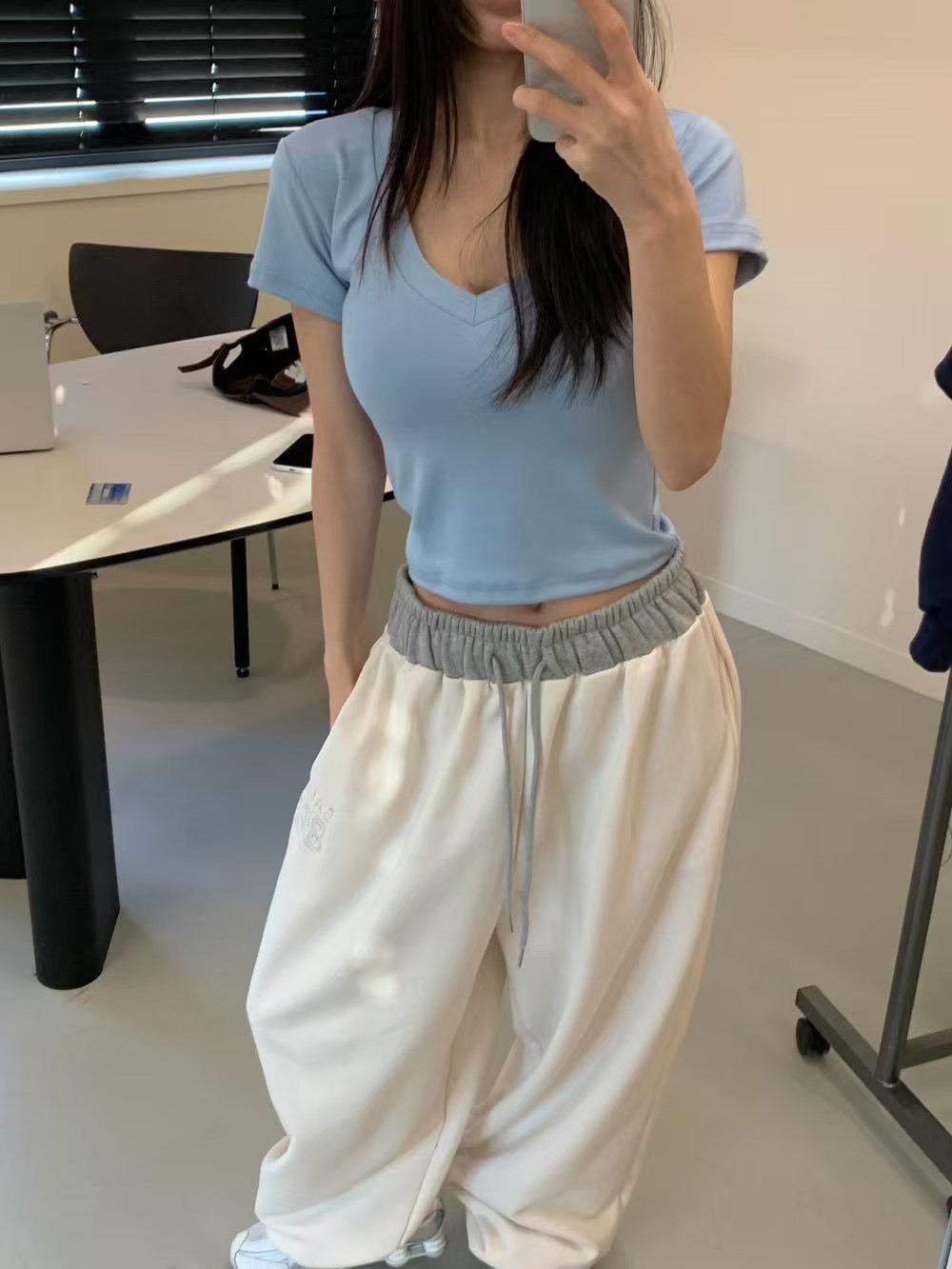 短版短袖V合身T