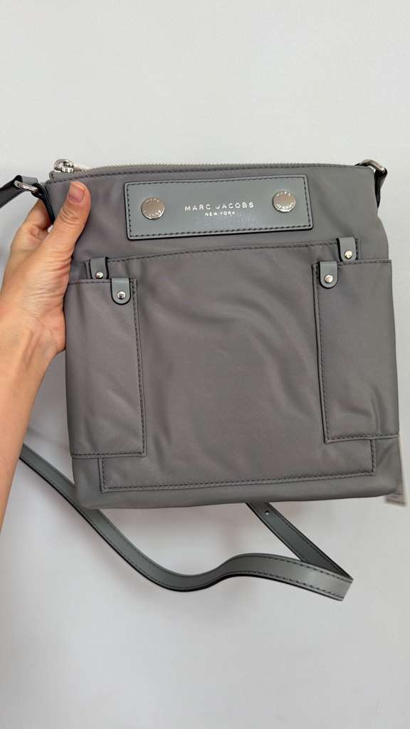 XA007 MARC JACOBS 灰色尼龍crossbody bag 24X24cm
