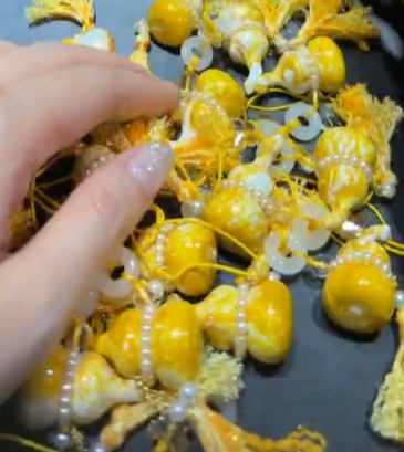 260321 - C9 大漆黃色葫蘆黑檀木掛件1件 （相同色系隨機圖案）