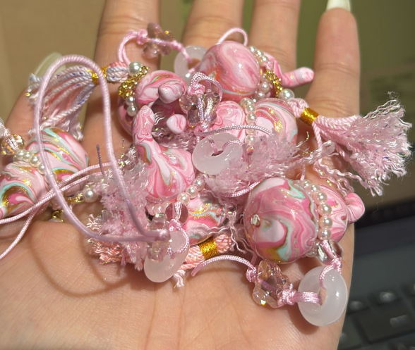 260321 - C8 大漆粉紅葫蘆黑檀木掛件1件 （相同色系隨機圖案）