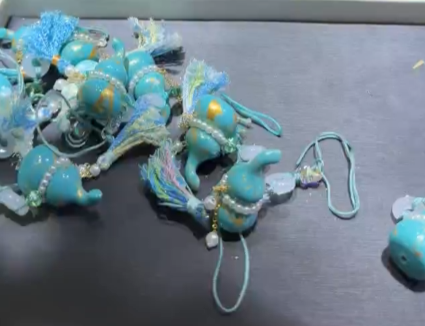 260321 - C10 大漆薄荷綠葫蘆黑檀木掛件1件 （相同色系隨機圖案）