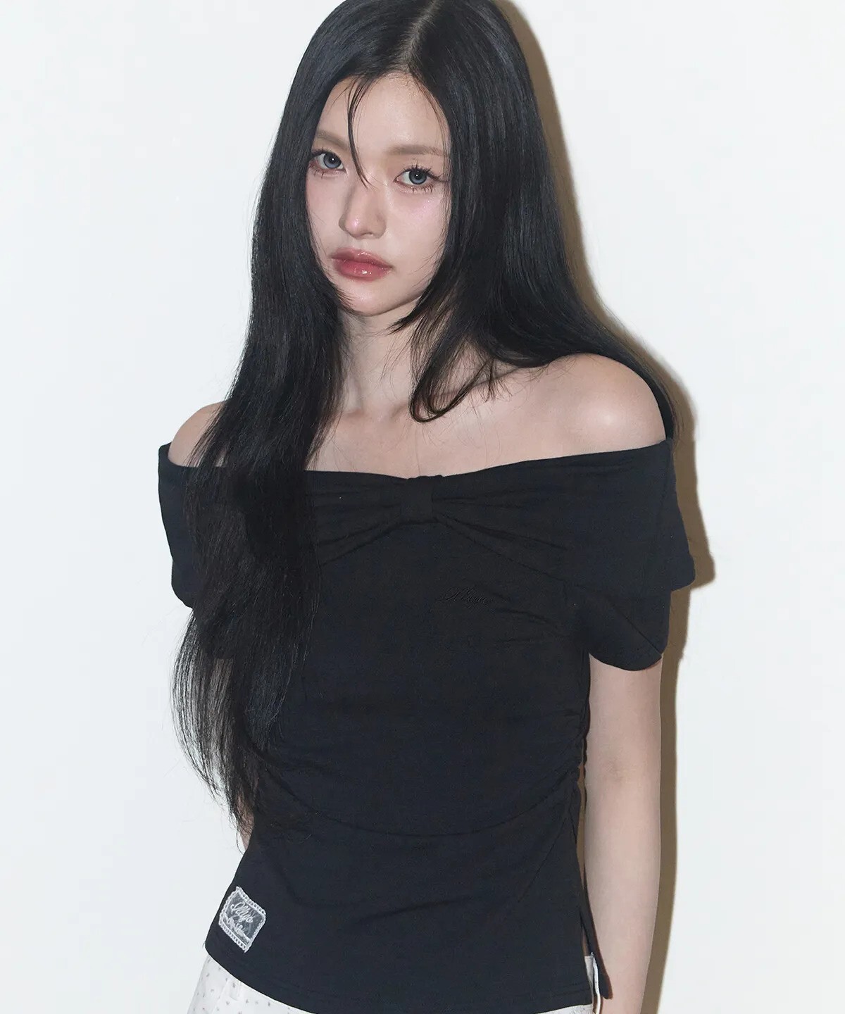 illigo - bow off shoulder tee (black)