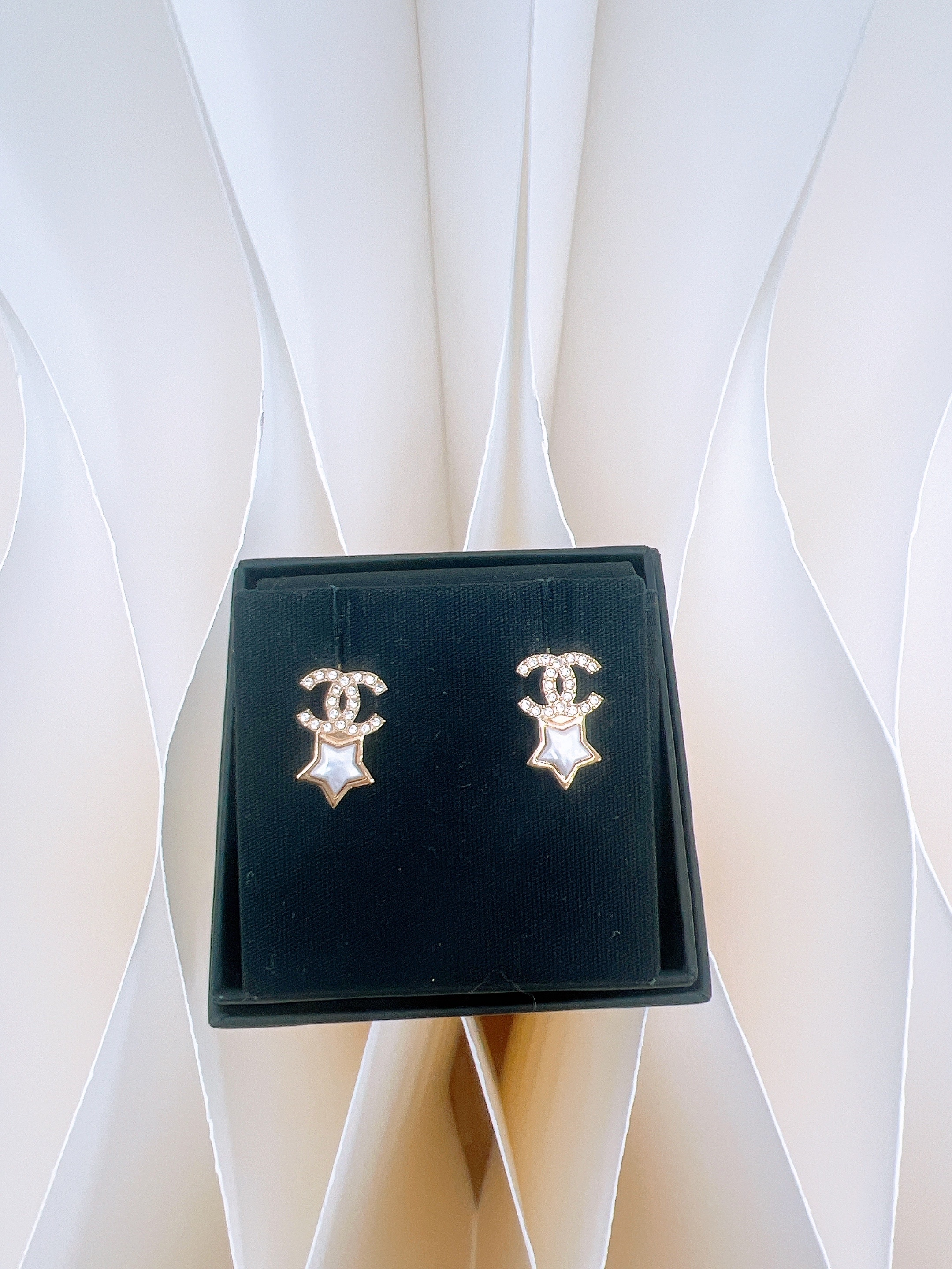 Chanel 24c star earrings white