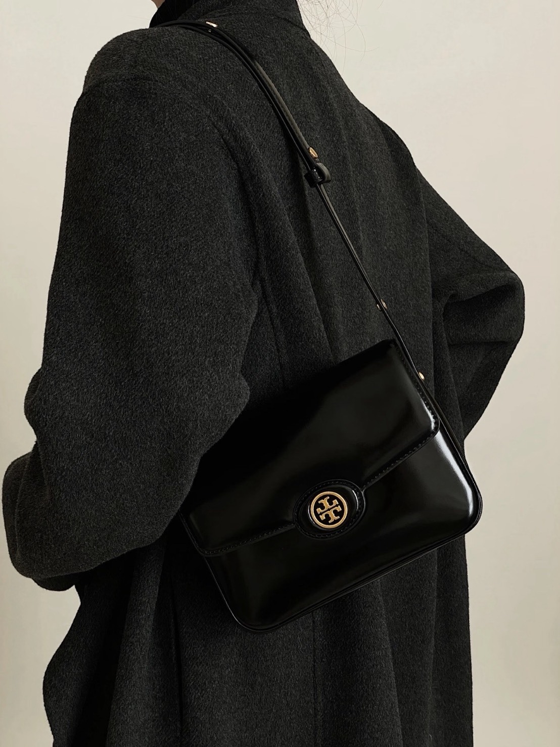 TORY BURCH ROBINSON 21 黑金 豆腐包