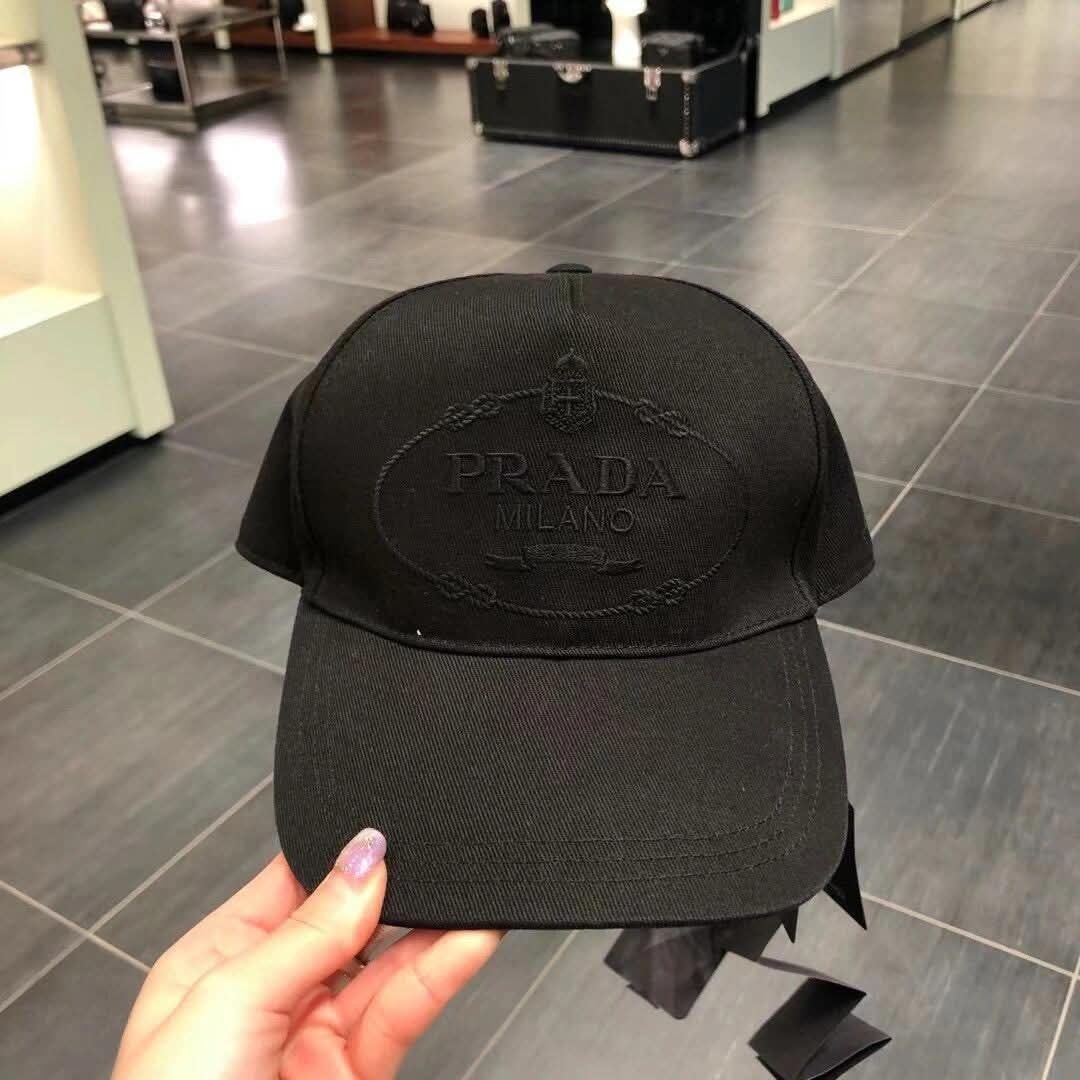 Prada 黑色 併黑Logo 鴨舌帽 成人款