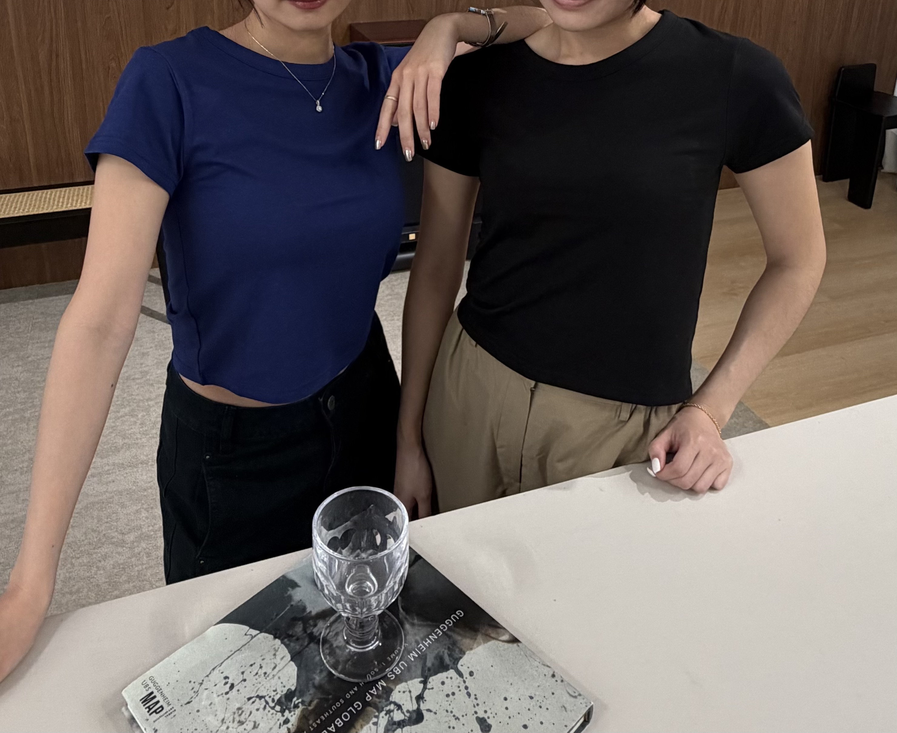 C07親膚彈力圓領素T