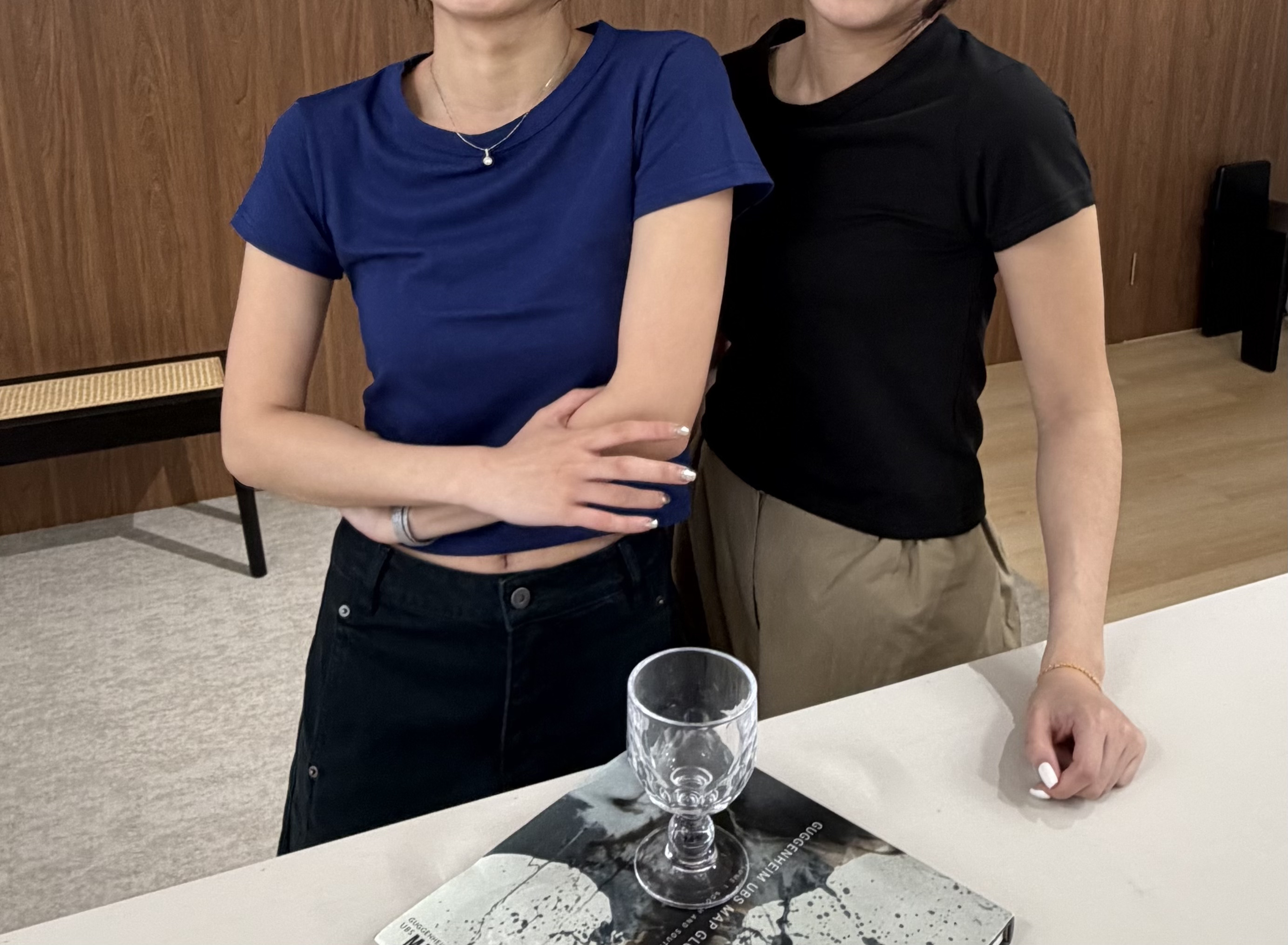 C07親膚彈力圓領素T