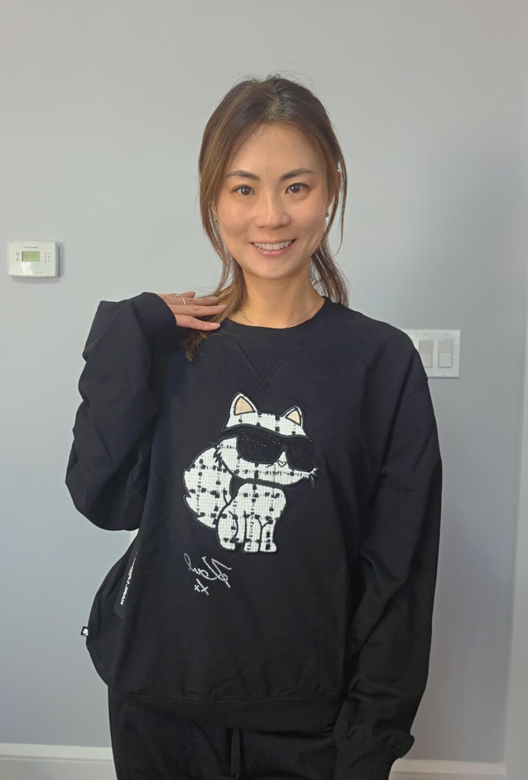 XA019 Karl largerfield 經典貓咪刺繡圖案 珠地長tee 黑色