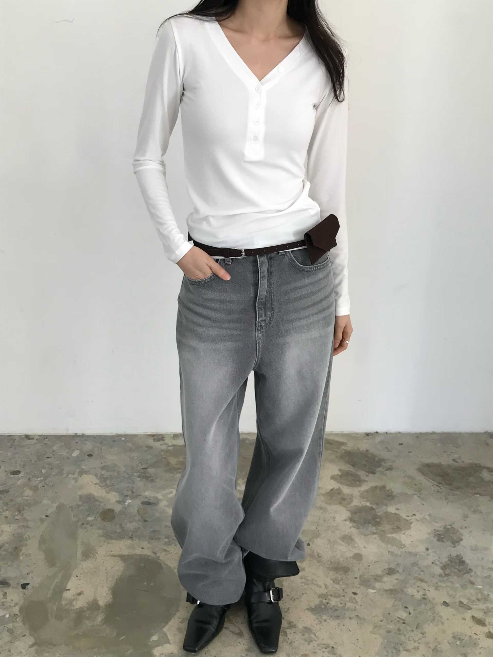 C12 設計感V領彈性上衣