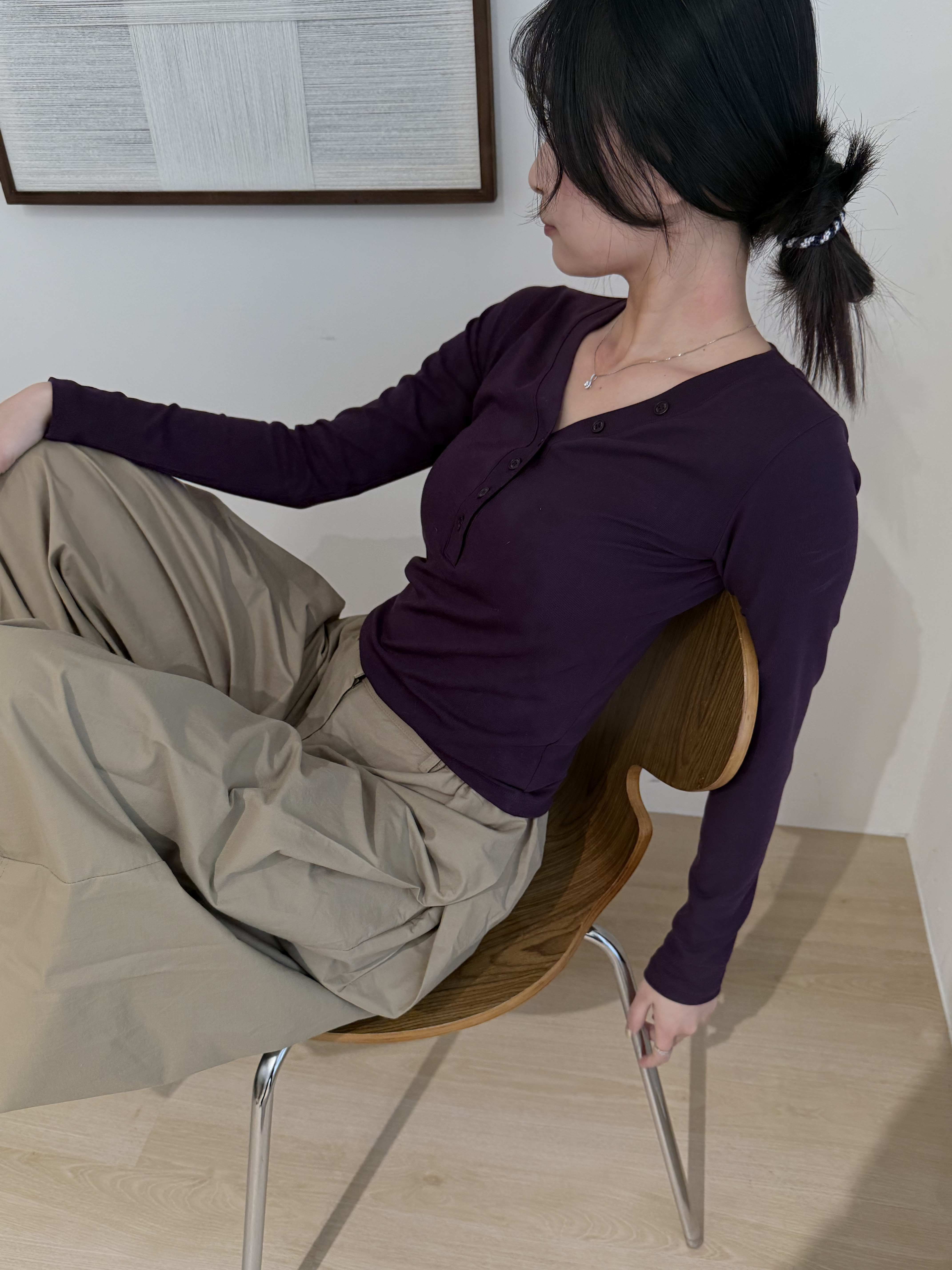 C12 設計感V領彈性上衣