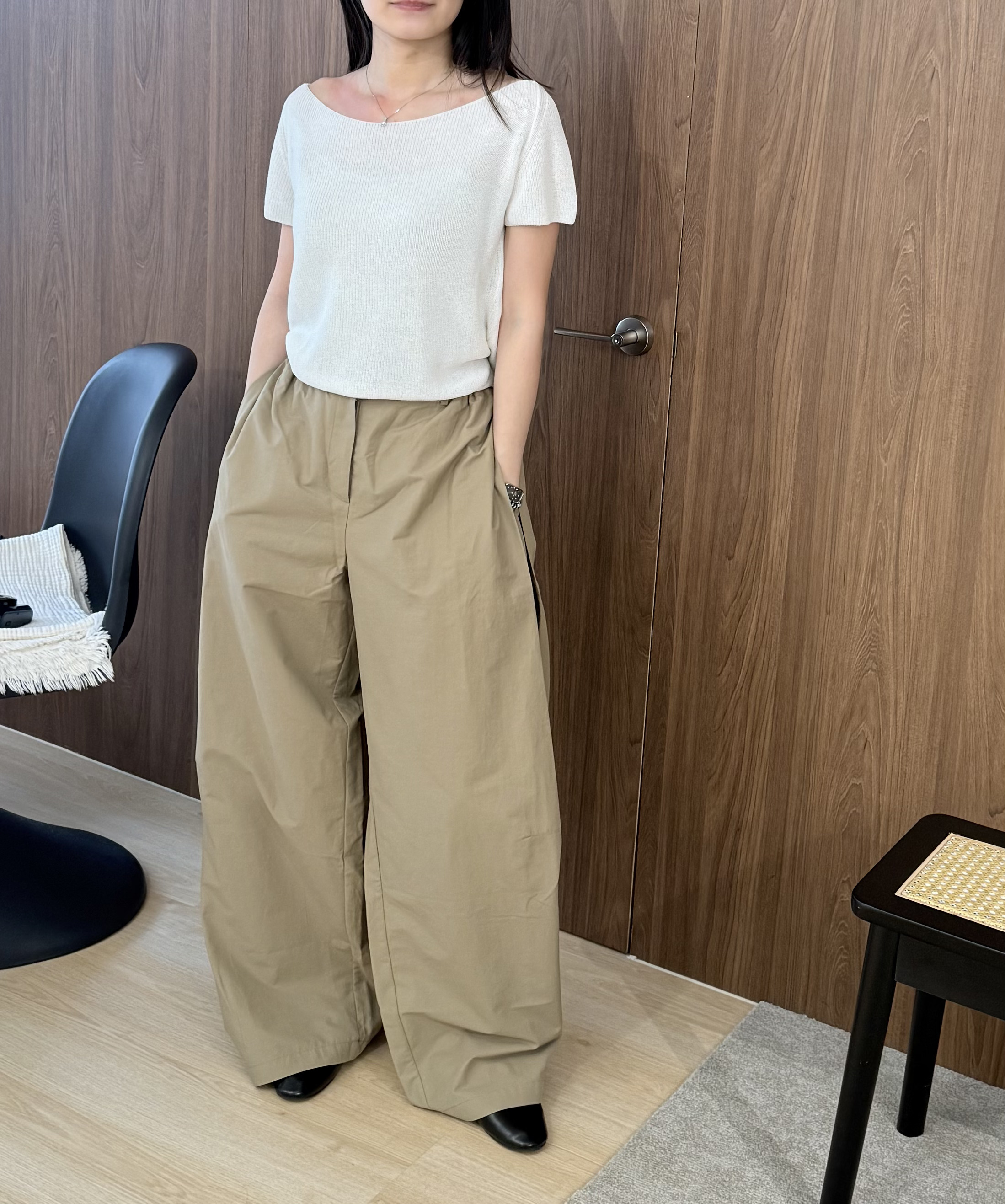 C06打摺卡其寬神褲