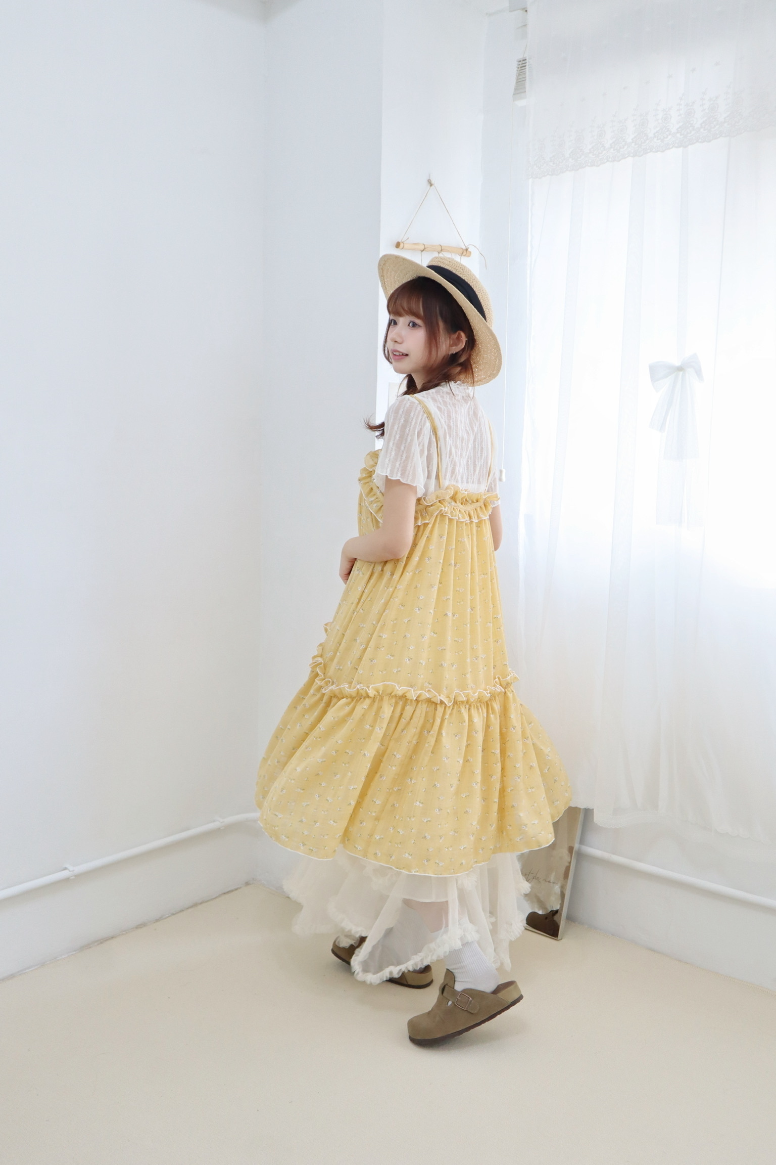 春日碎花感吊帶連身裙 兩色入