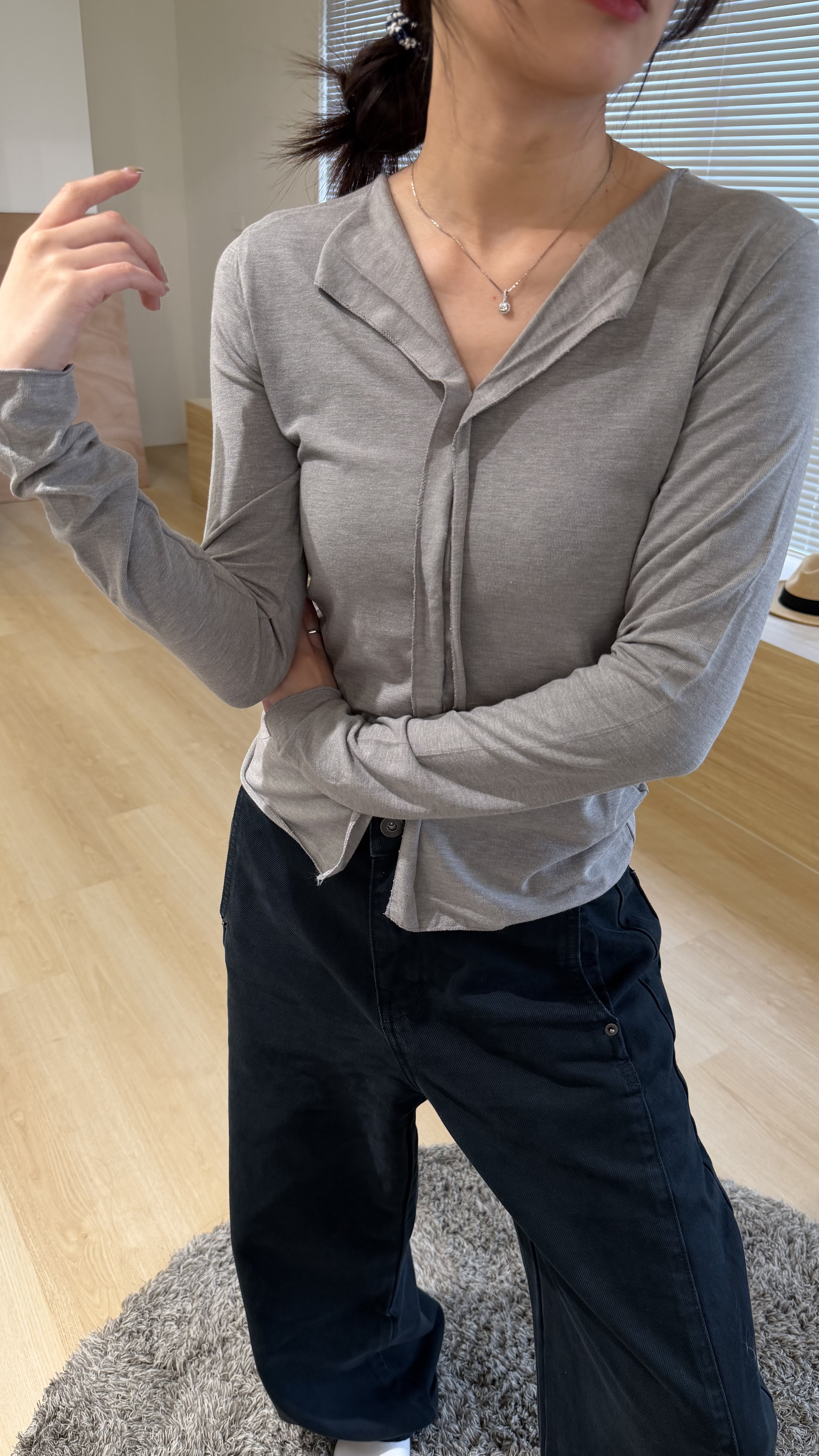 C14荷葉邊V領上衣