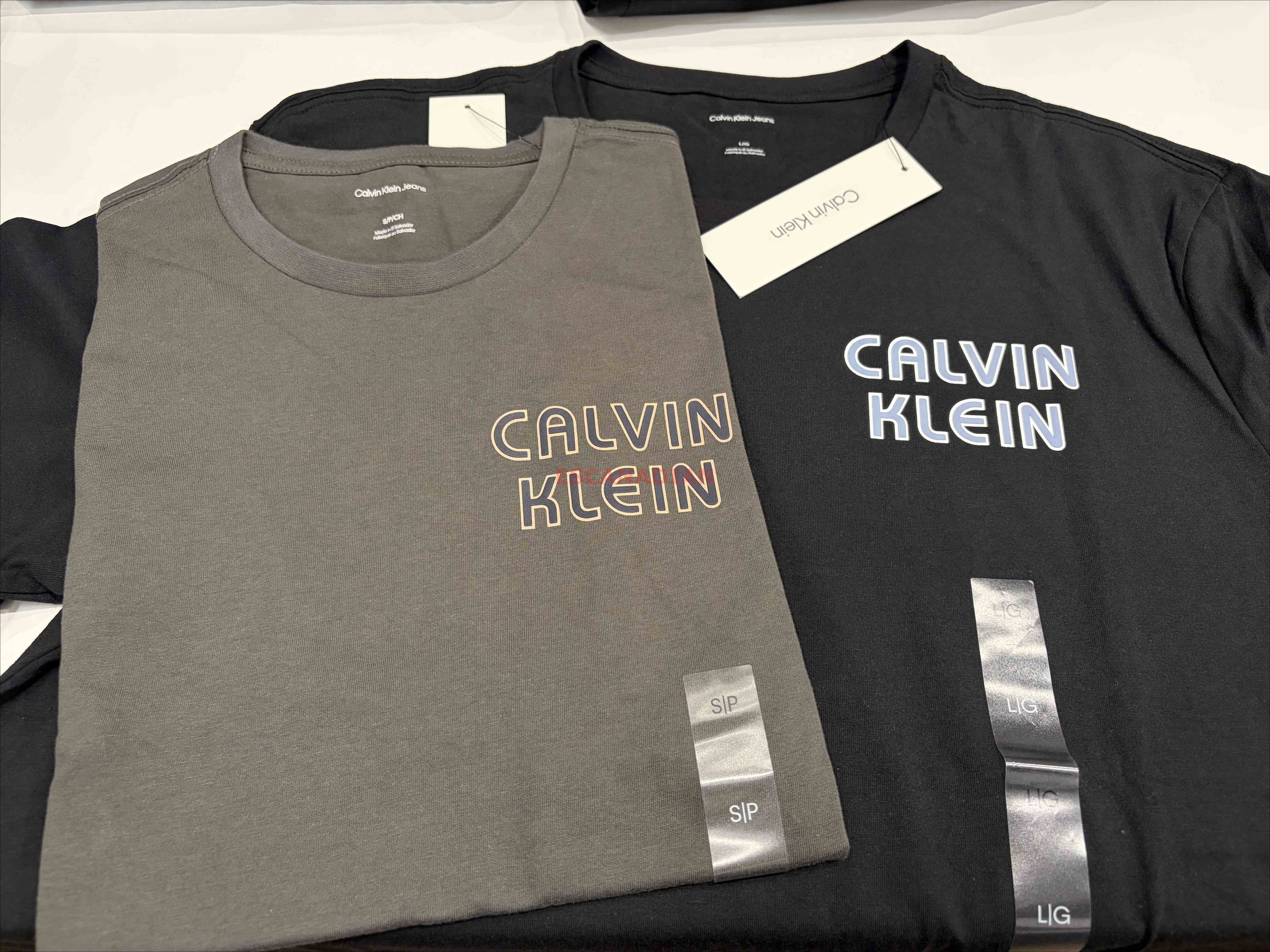 CK 男大人 胸口字樣圖案 短TEE (2色)