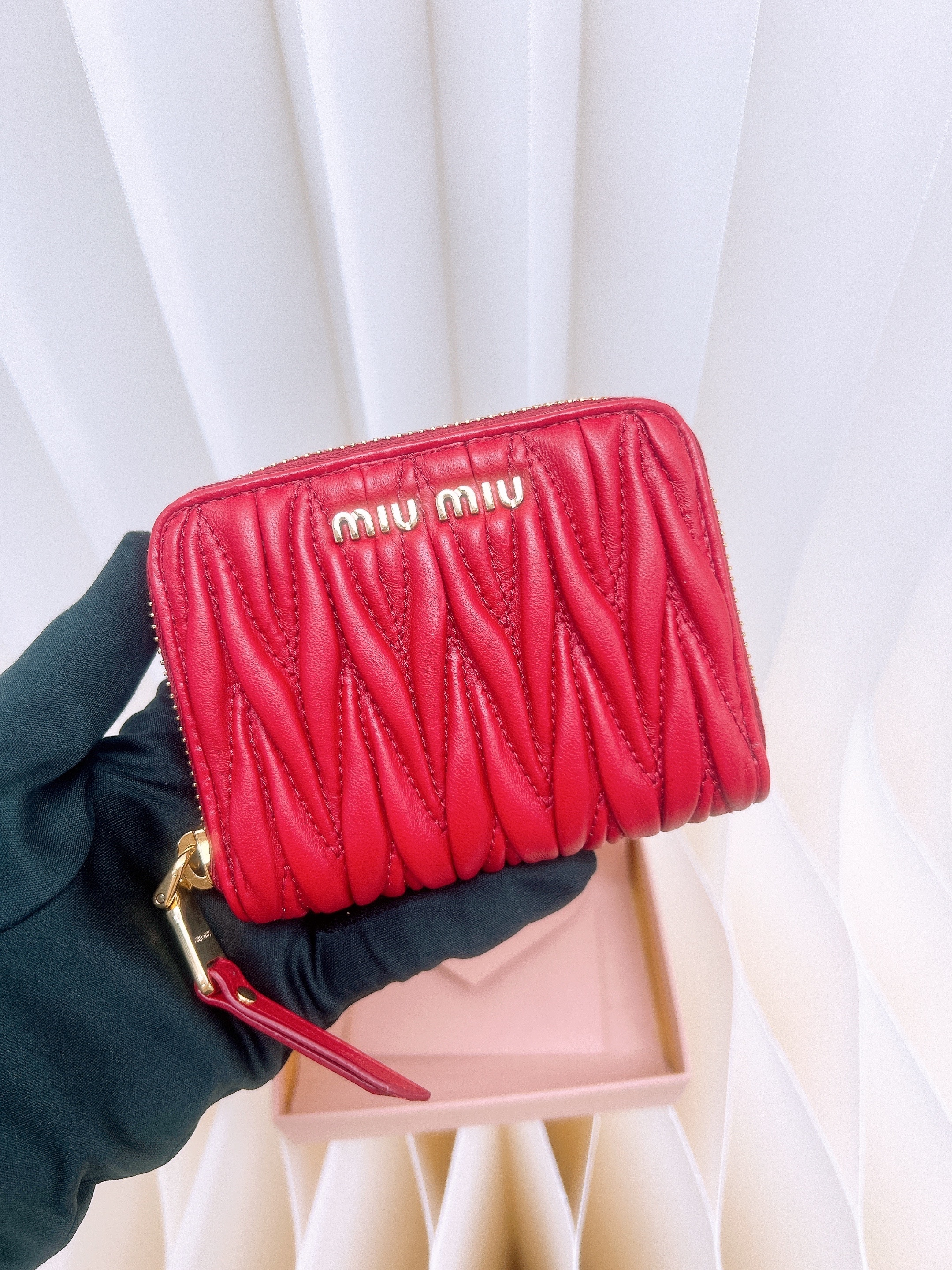 Miu Miu zipped wallet red