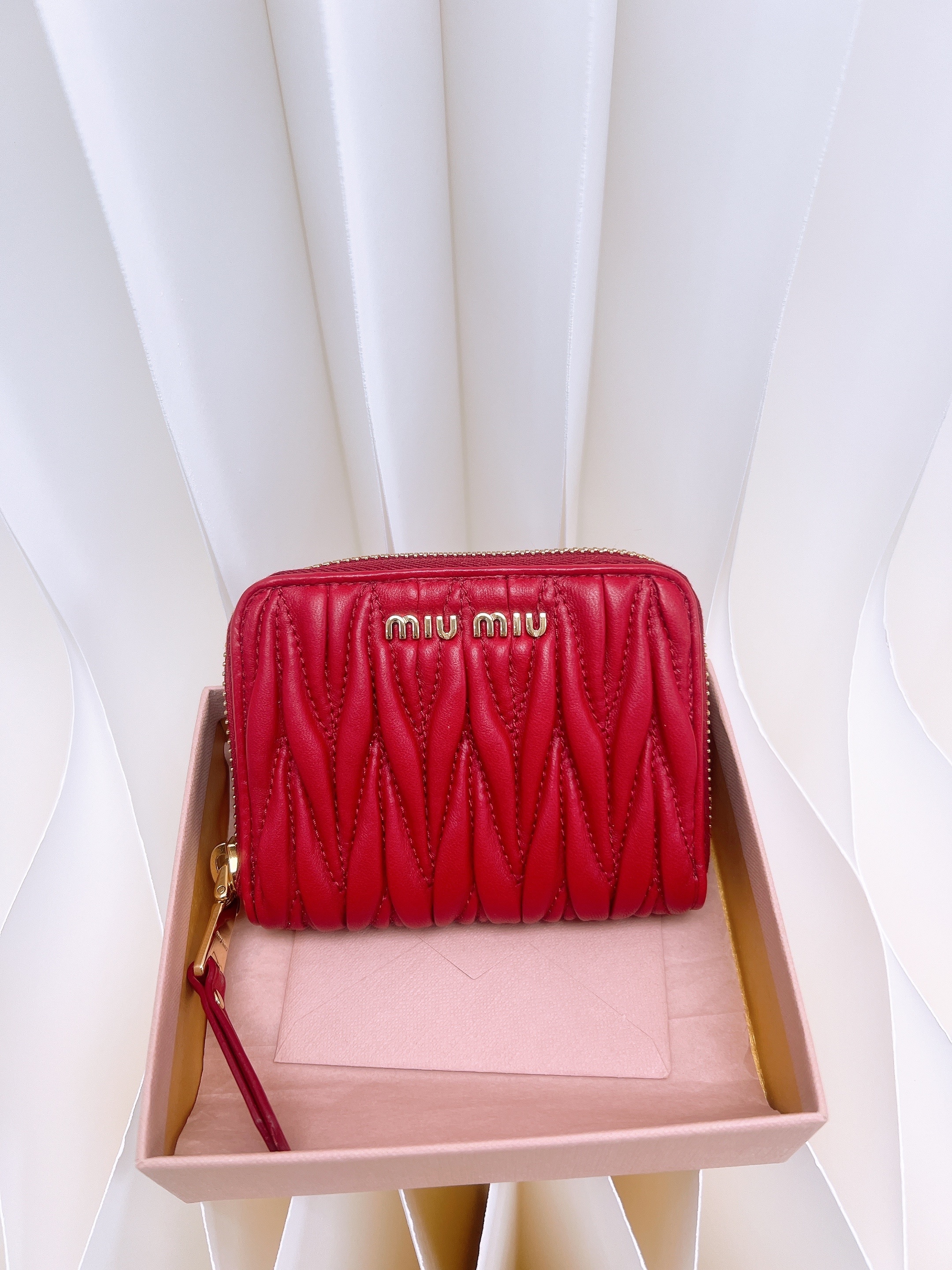 Miu Miu zipped wallet red