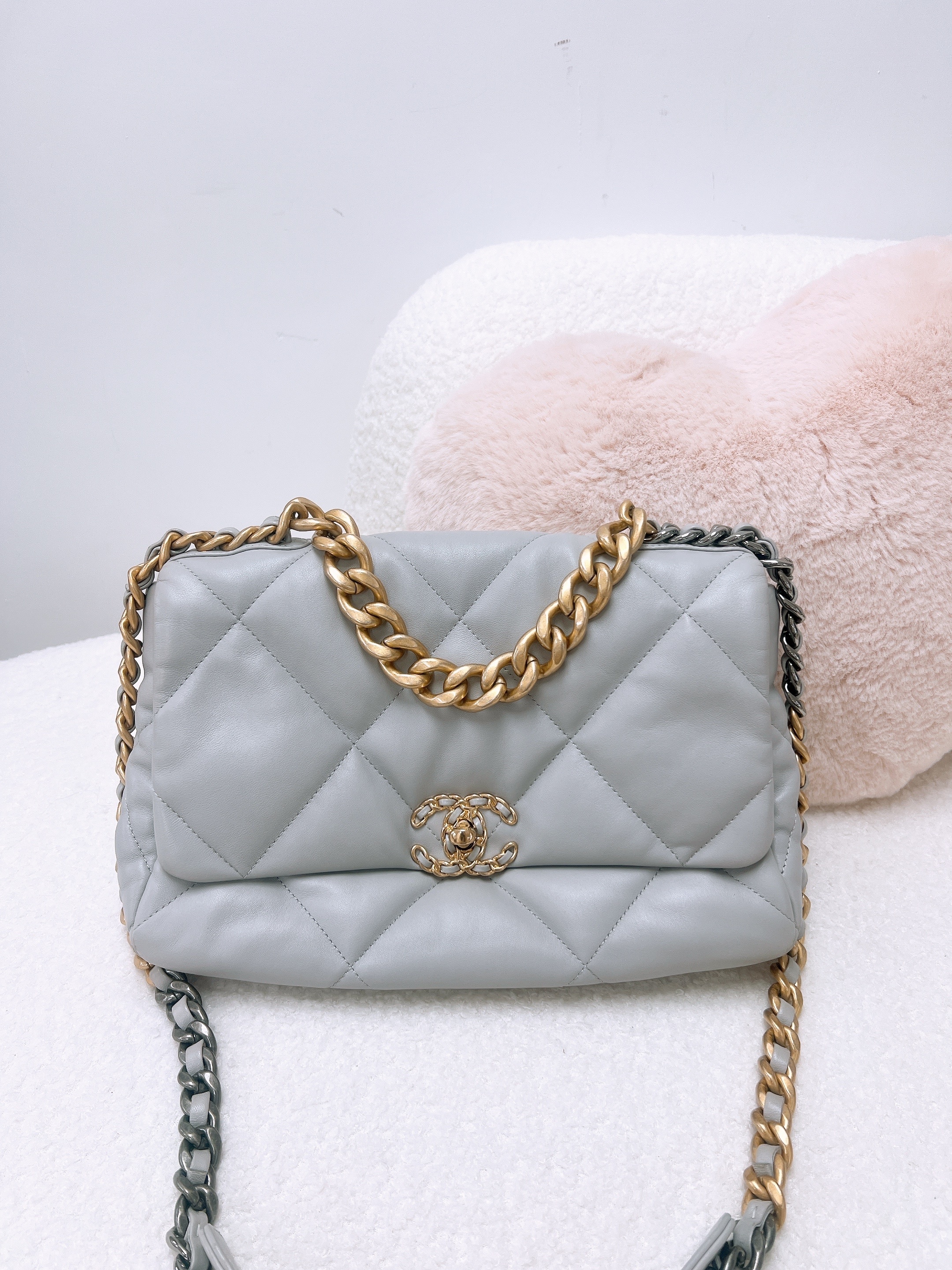 Chanel 19 flap bag large grey
