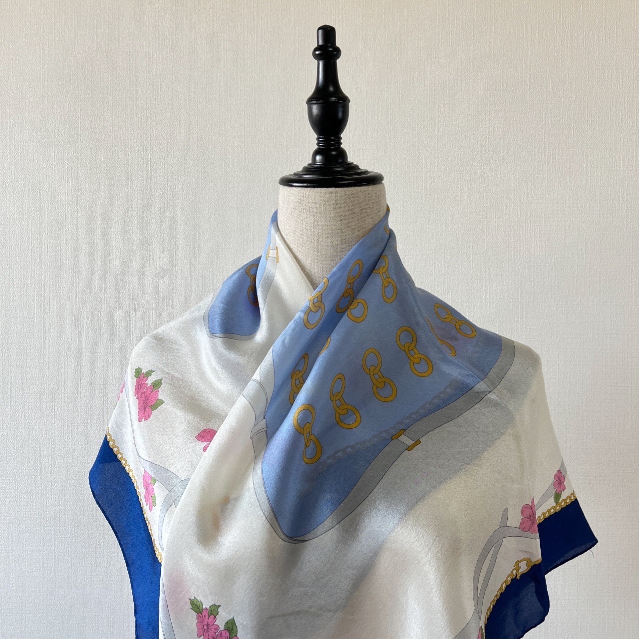 藍色清雅花卉絲巾