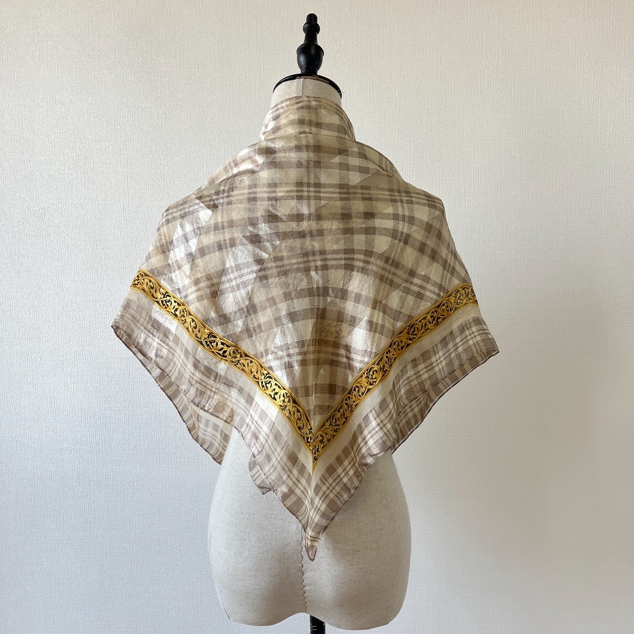 Mario Valentino格紋絲巾