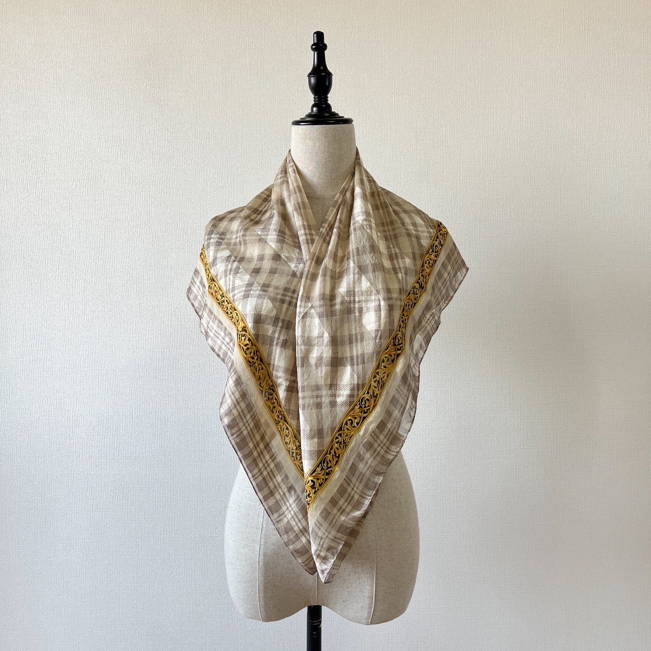 Mario Valentino格紋絲巾