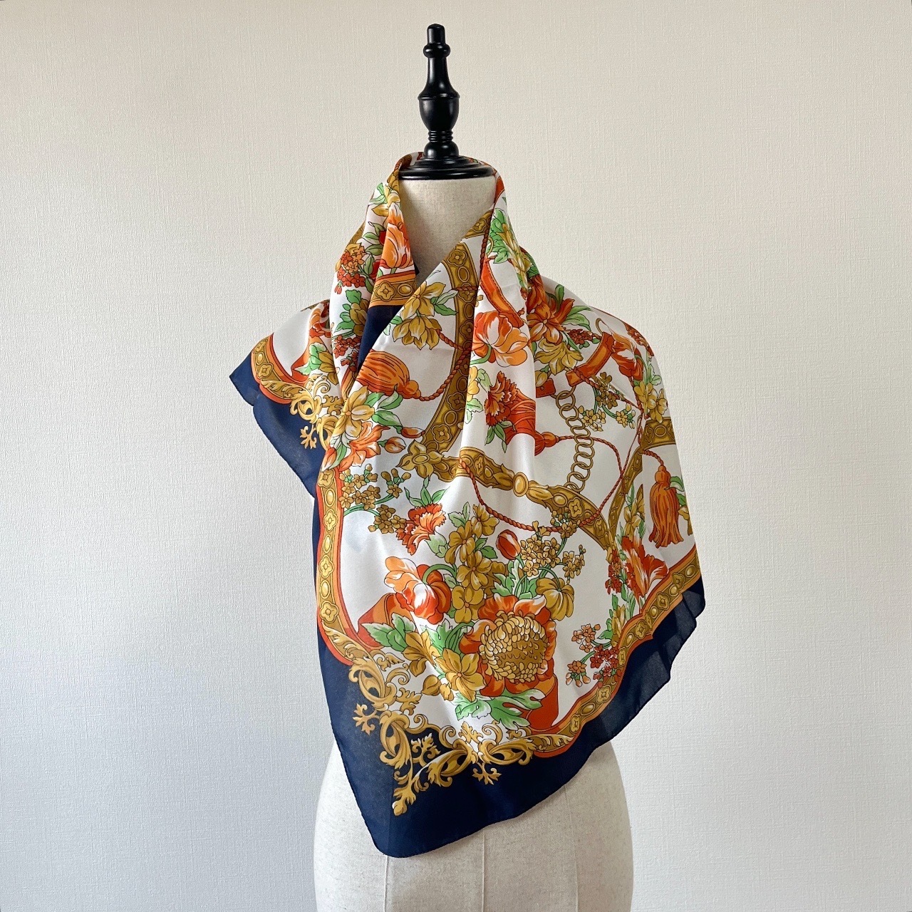 意大利制橙色大花圖案絲巾