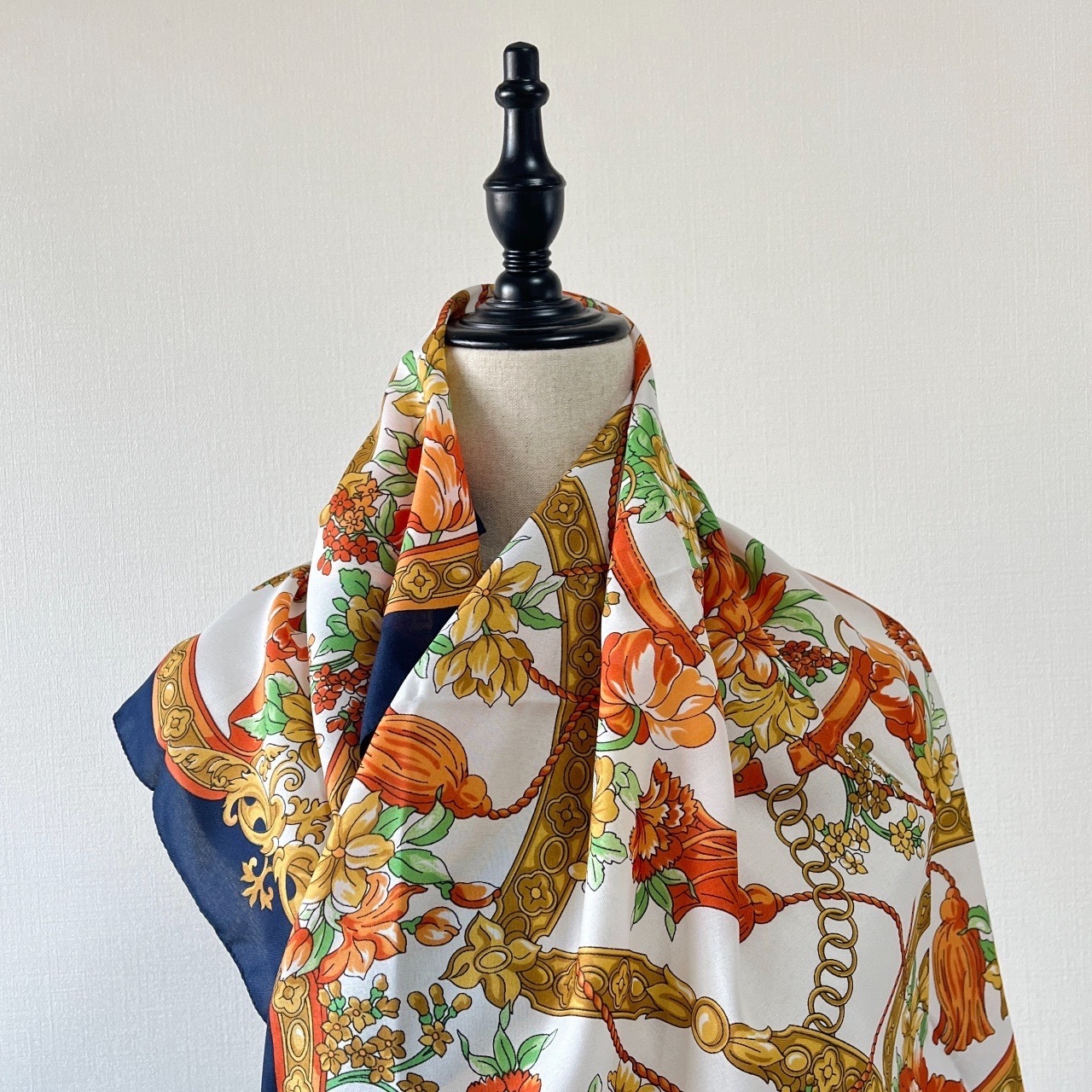 意大利制橙色大花圖案絲巾