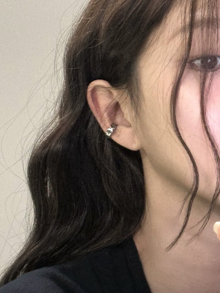 OFUSE Cross Earcuff 十字架 耳骨夾