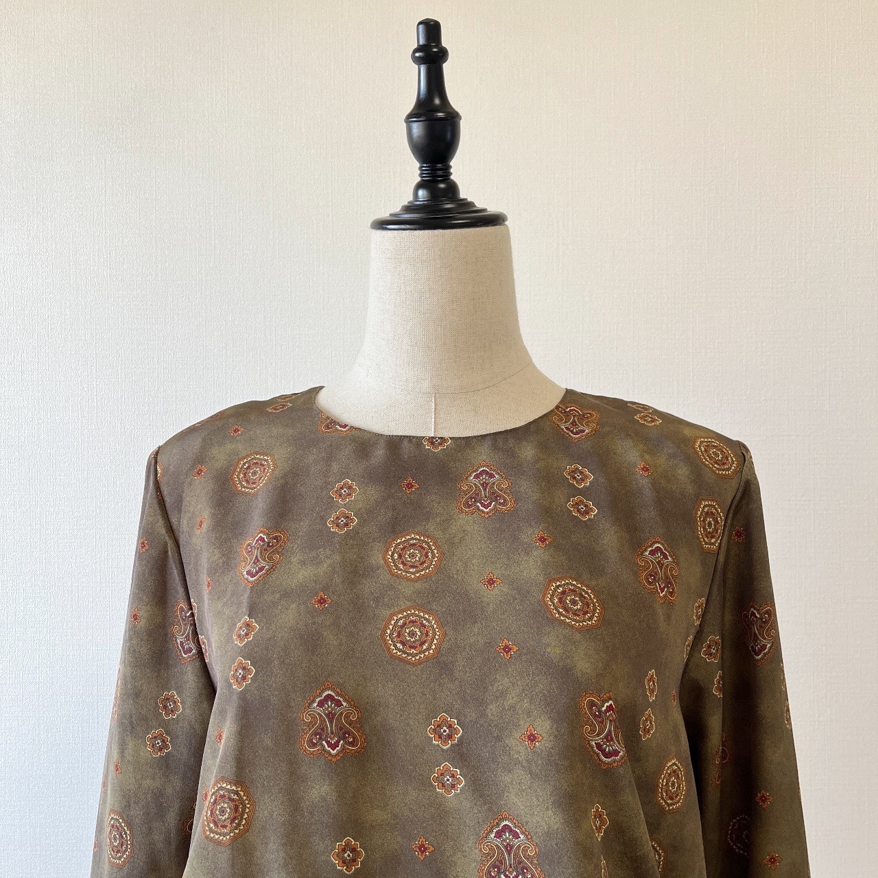墨綠色民族風圖案古著上衣