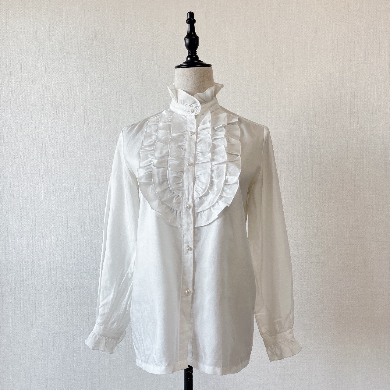 珍珠白色Ruffle領古著上衣