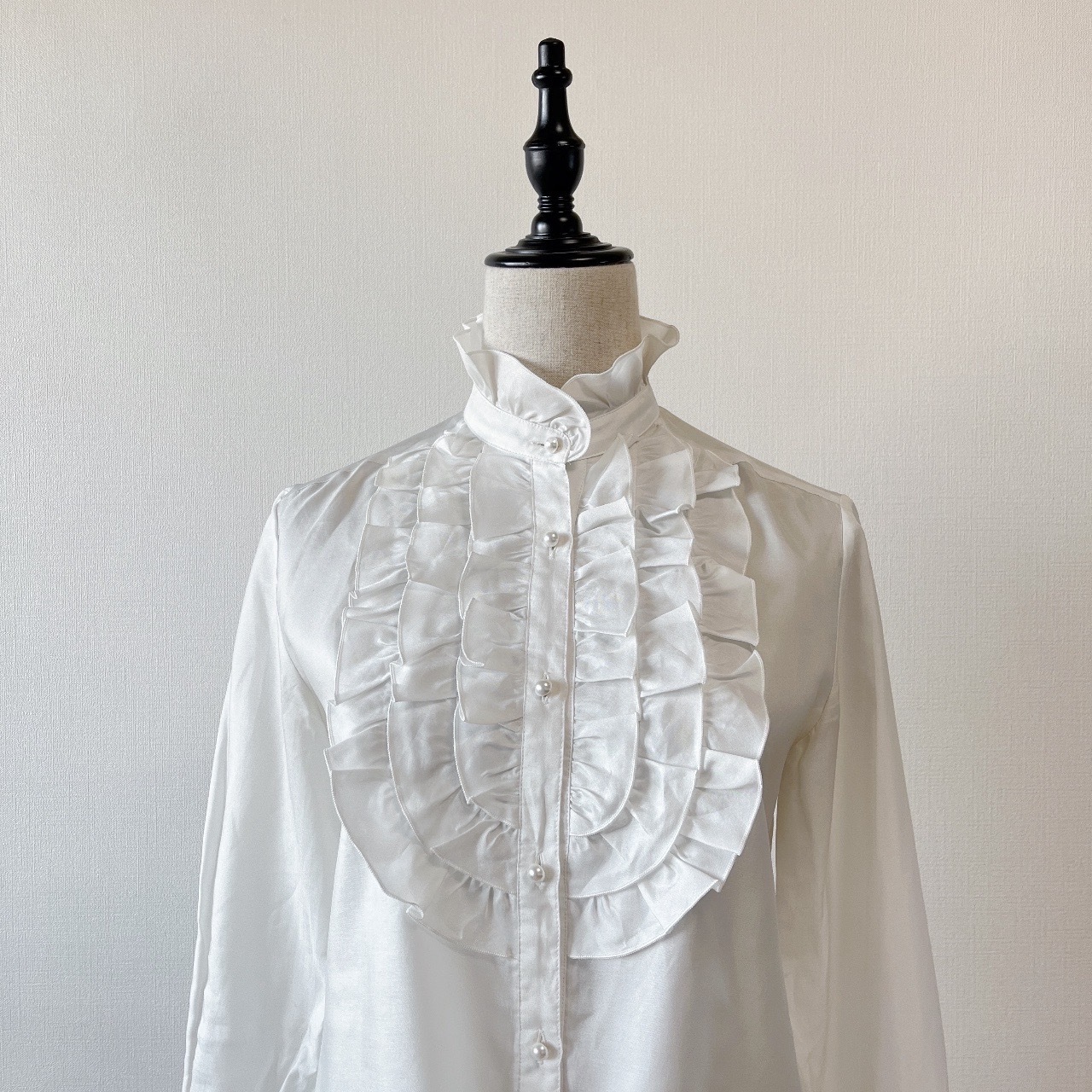 珍珠白色Ruffle領古著上衣