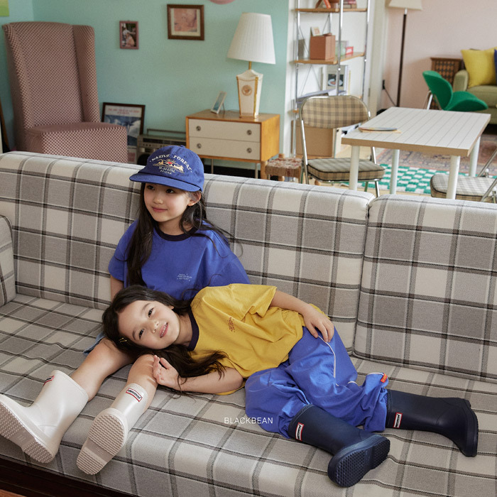 正韓夏BLACKBEAN 小童兩色飽和色系字母上衣