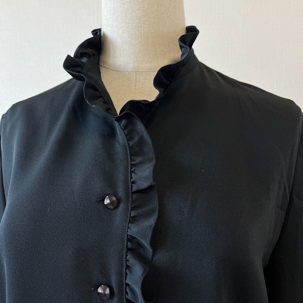 日本製黑色荷葉領古著上衣