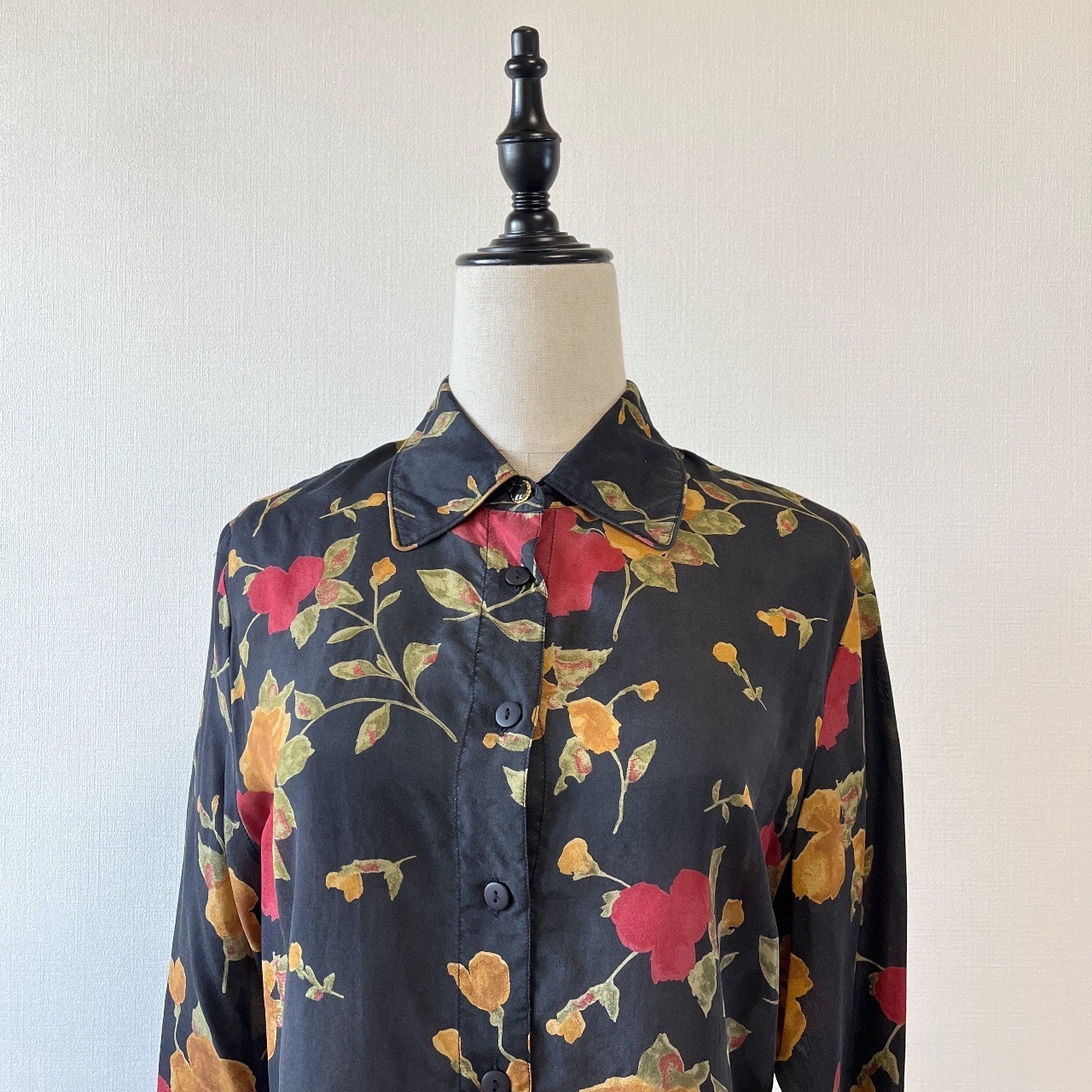 Anna and Frank黑色絲質大花長袖上衣