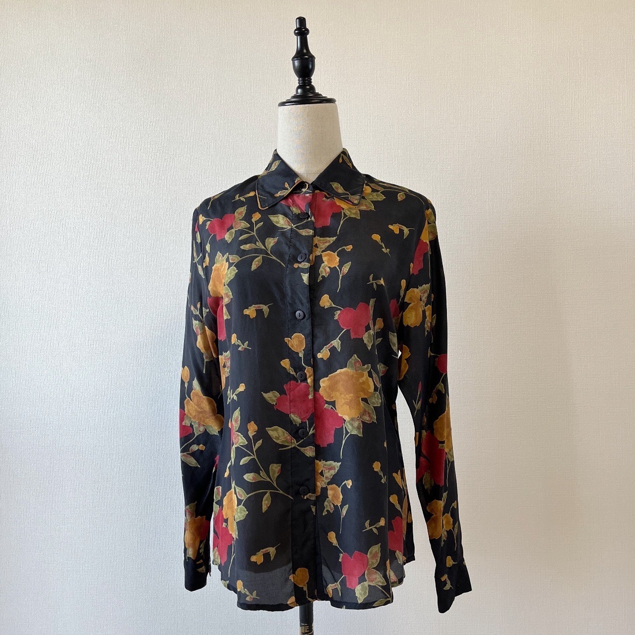 Anna and Frank黑色絲質大花長袖上衣