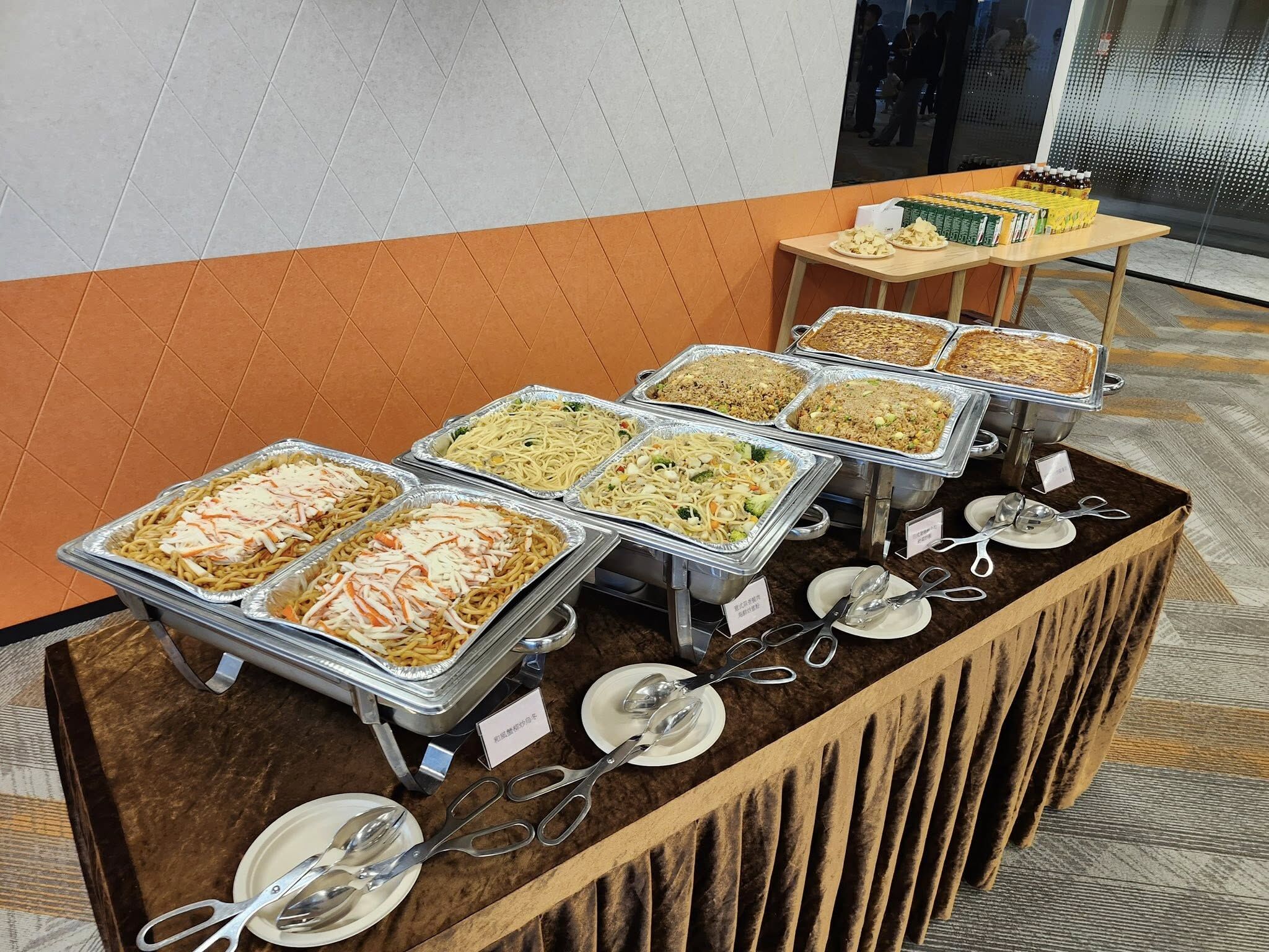 到會多人活動最適合邊款