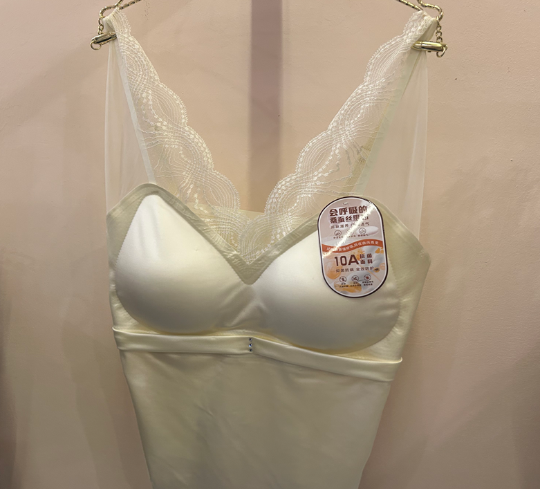 B10 MFY5615 訂製款法式蕾絲緞面蠶絲美背  有PAD  $168/1