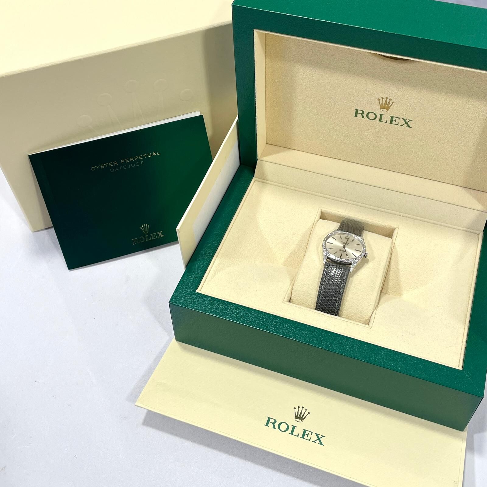 98%NEW 二手ROLEX手錶 灰綠色鴕鳥皮鑽石98%NEW 二手ROLEX手錶 灰色鴕鳥皮鑽石 257022457 勞力士 #香榭站正品