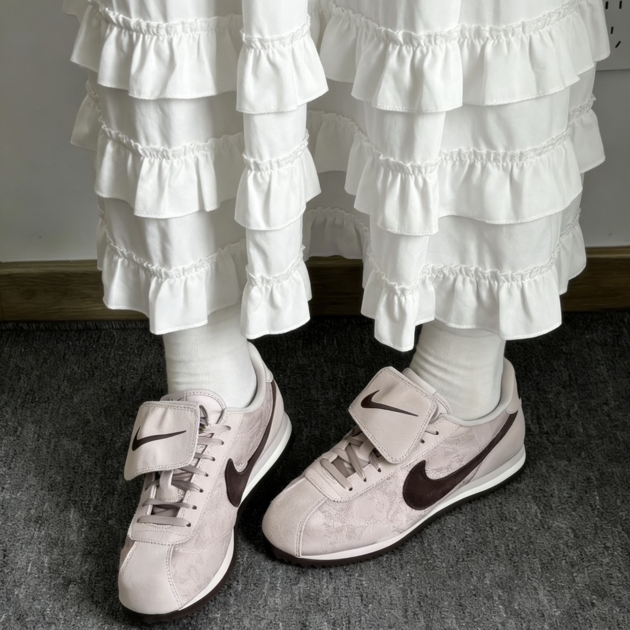 NIKE CORTEZ TEXTILE 奶咖 溫柔 雕花 翻蓋鞋舌 阿甘鞋 IQ3624-667