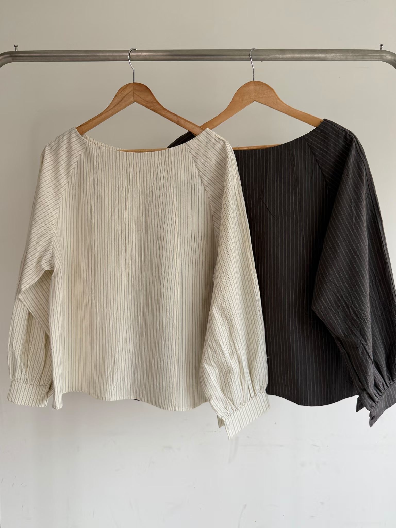 WW2603 stripe 斜肩恤衫