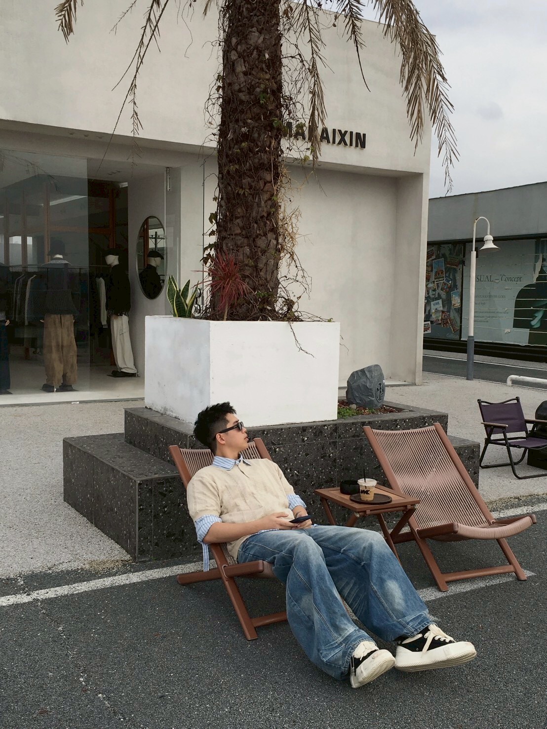 竹節紋寬鬆牛仔彎刀褲/藍色