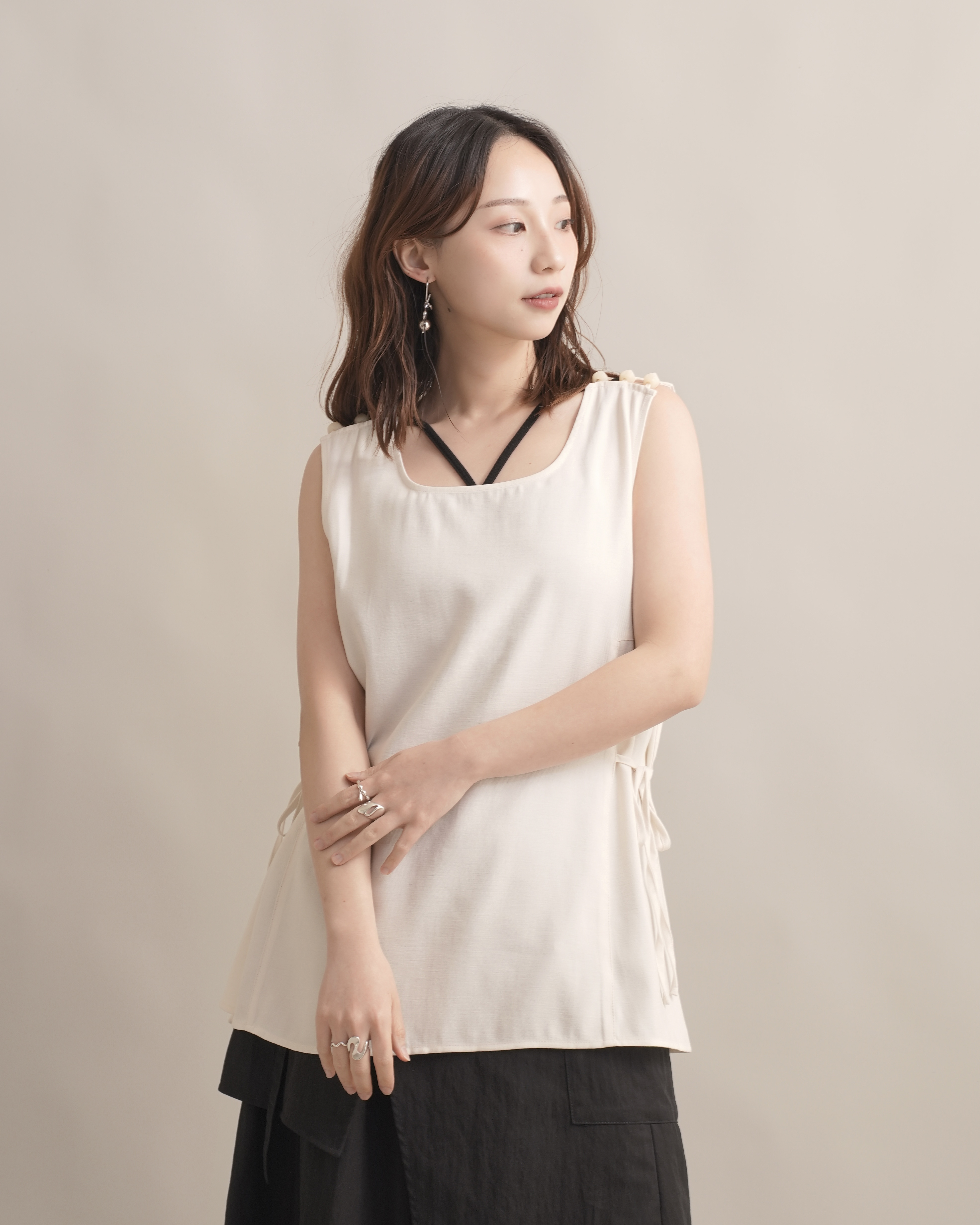 060357 小眾設計款! 珠珠寬肩背心上衣 - 杏