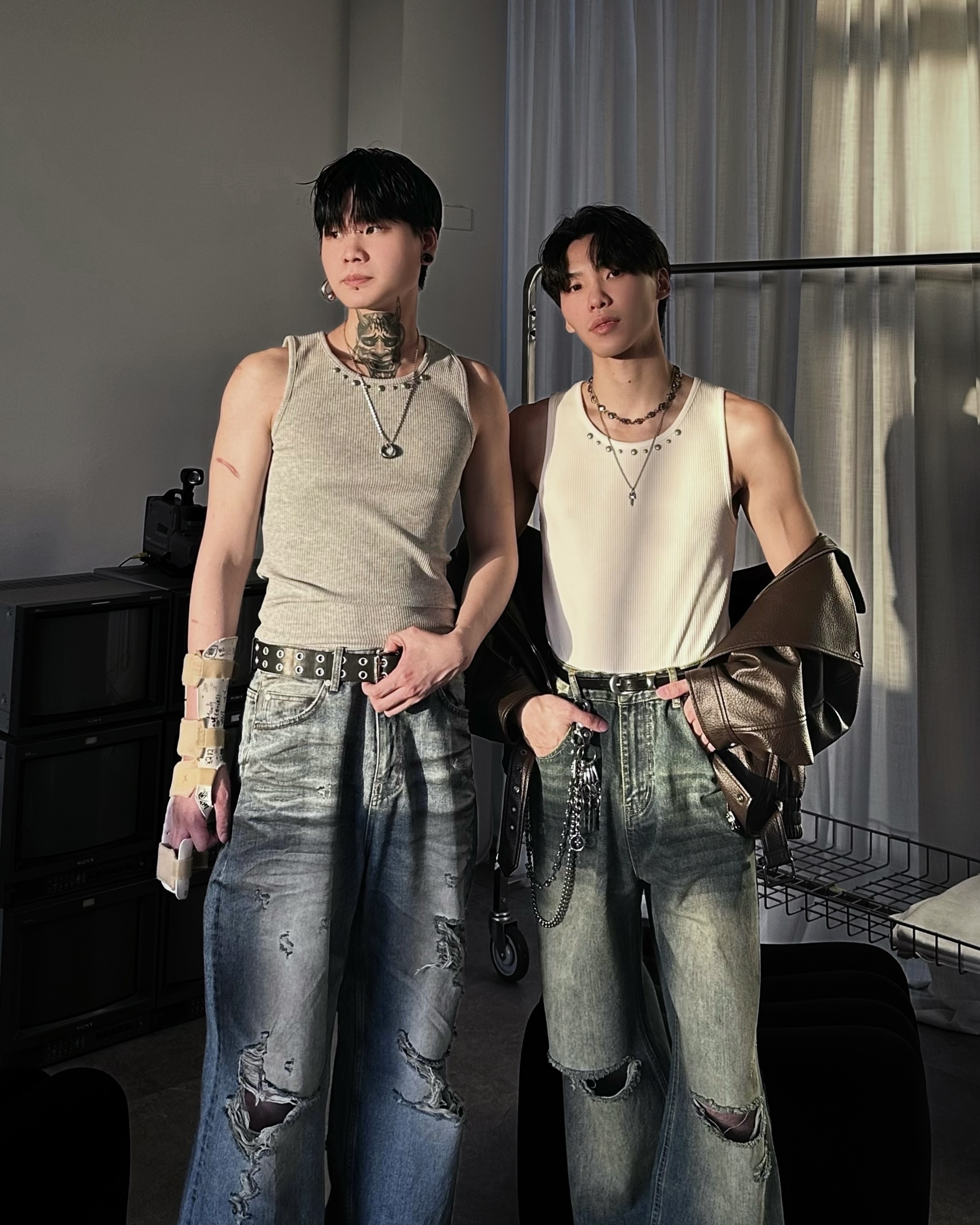 𝐇·𝐓·𝐒 韓國 卯釘設計 素面 螺紋 緊繃修身 無袖 內搭 上衣 背心